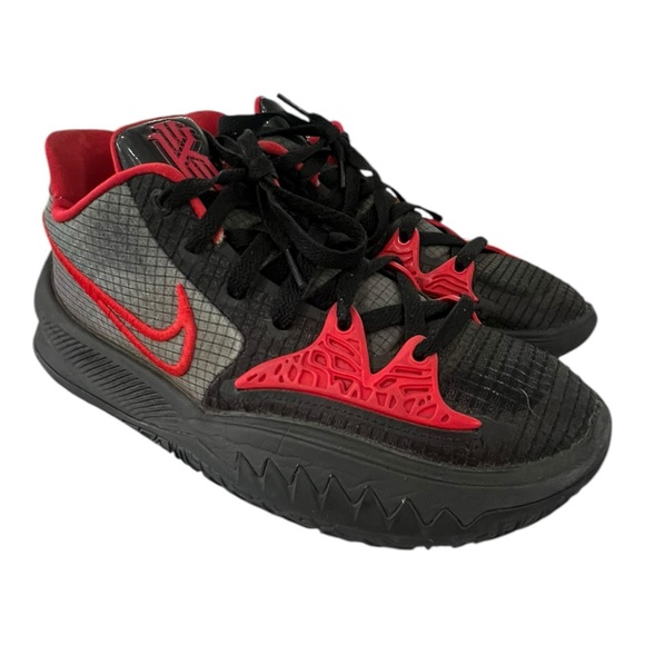 Nike Kyrie Low 4 Men’s Size 7 Bred Black University Red Basketball CW3985-006 - Picture 2 of 10